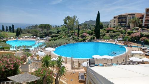 cap esterel vue mer et climatisation Bat E1 303 face aux piscines