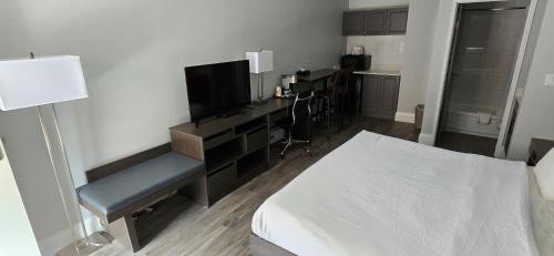 a bedroom with a bed and a desk with a television at Park Inn by Radisson Osoyoos in Osoyoos
