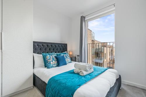 a bedroom with a bed with a teddy bear on it at Luxury 3BR with 2bath Near Westfield Stratford in London