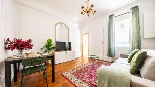Appartement cosy avec terrasse, accès gare Dijon à pied