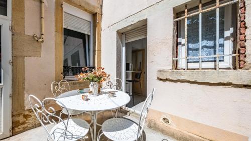 Appartement cosy avec terrasse, accès gare Dijon à pied
