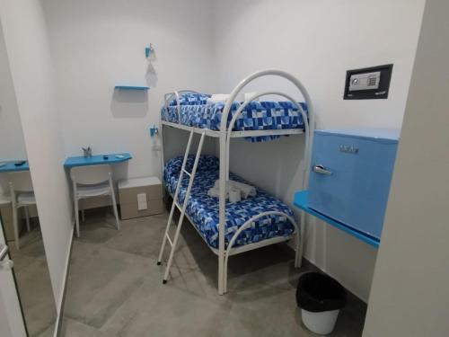 a room with two bunk beds and a table at Camere d'a mare in Capo dʼOrlando