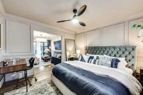 Ένα ή περισσότερα κρεβάτια σε δωμάτιο στο Lovely 1-br Condo W Hot Tub & Patio Pool Access