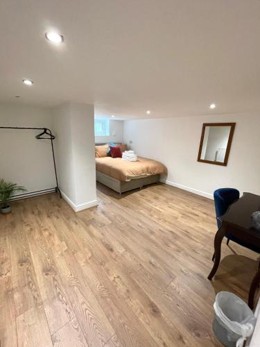 Foto Modern One-bed Flat in Armley 6
