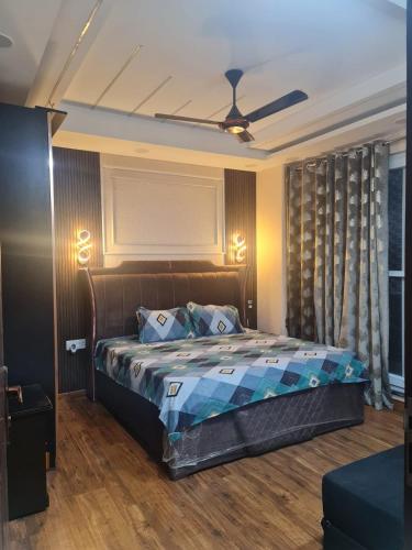 Postel nebo postele na pokoji v ubytování Fiaa- GARNET 3BHK