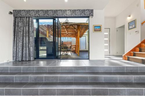 Φωτογραφία από το άλμπουμ του Waterfront Home - Gorgeous Views - 2 Bedroom σε Lindisfarne