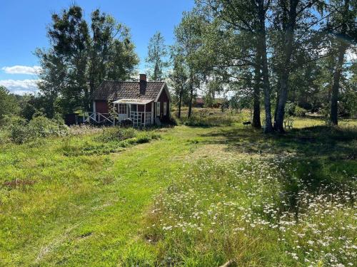 a small house in the middle of a field at 2 person holiday home in FäRENTUNA in Kungsberga