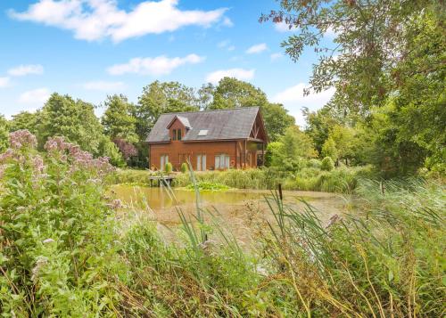 Κήπος έξω από το Anglesey Lakeside Lodges