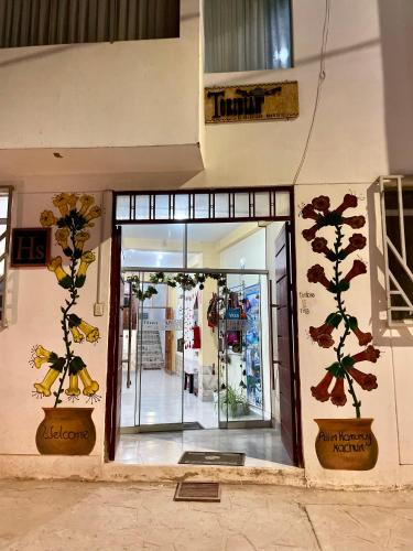 Η πρόσοψη ή η είσοδος του TORIBIANS Hotel