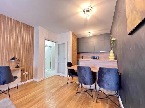 Μια τηλεόραση ή/και κέντρο ψυχαγωγίας στο White Homes Apartments • Central Point