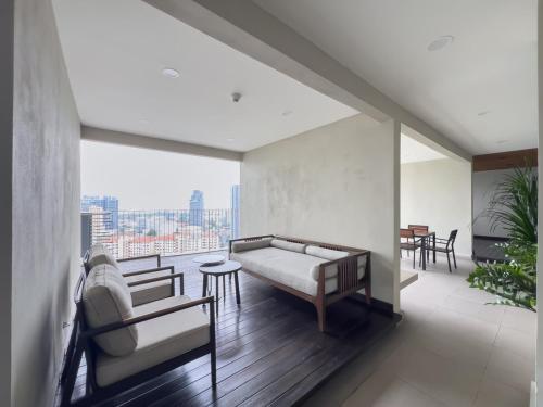 Ruang duduk di Luxury Condo Datum Jelatek Near KLCC, Wifi Netflix
