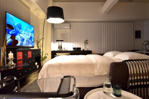a hotel room with a bed and a flat screen tv at LANG - Vacation STAY 22203v in Tokyo