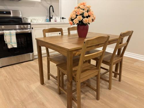 Кухня или мини-кухня в Beautiful apartment DT Toronto
