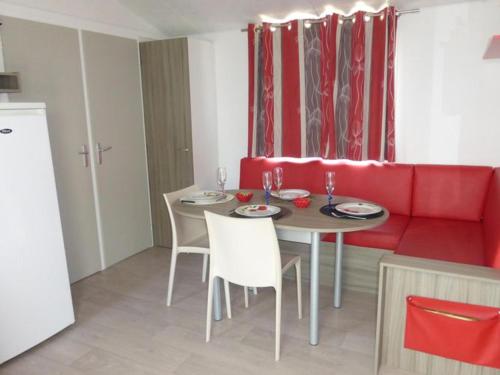 Mobil-home pour 5 pers, moderne avec terrasse - API-1-52-699