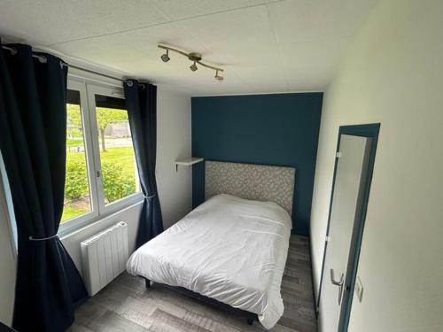 Postel nebo postele na pokoji v ubytování Maison à Jumièges avec Jacuzzi pour 8 pers. - API-1-52-635