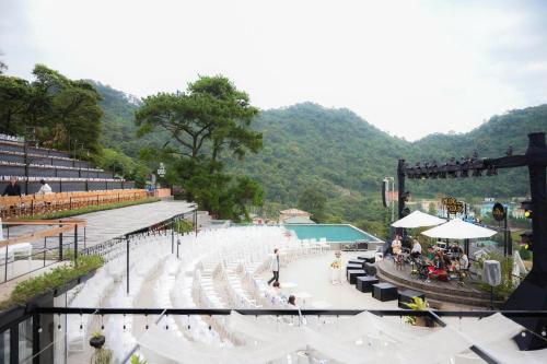 a water park with white chairs and a pool at Sky Garden Hotel Tam Dao Phu Tho in Tam Ðảo