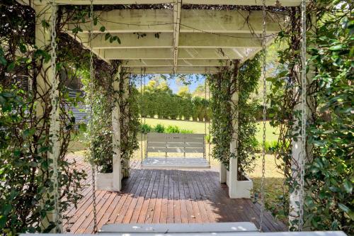 Gallery image of Fig Tree Cottage @ Sunshine Grove in Peachester