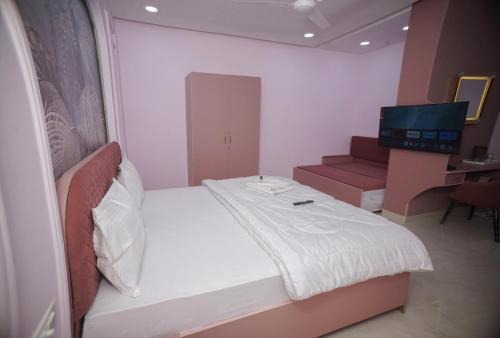 Ένα ή περισσότερα κρεβάτια σε δωμάτιο στο HOTEL LIME WOOD
