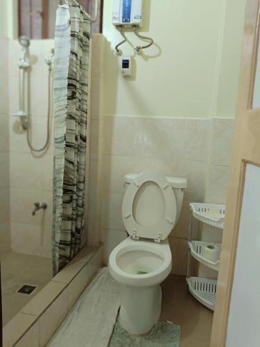 Koupelna v ubytování Raya's Guesthouse Rainy Day Promo- No Downpayment Needed