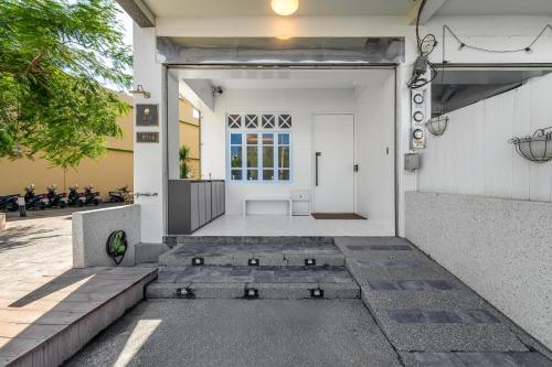 an entrance to a building with a white door at Sunset Mu Style Inn in Xiaoliuqiu