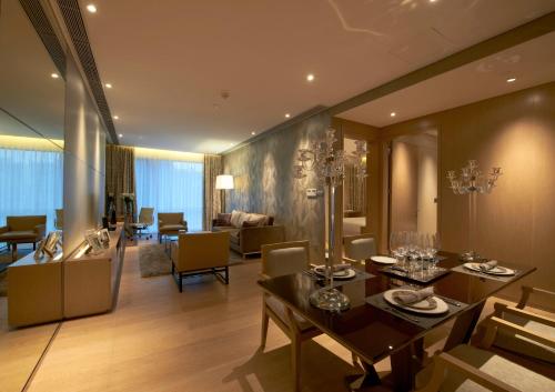 a living room with a table and a dining room at Fraser Suites Guangzhou in Guangzhou