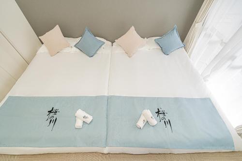 Ένα ή περισσότερα κρεβάτια σε δωμάτιο στο 桜の川70-39 駒込駅2分 2-5人丨2 minutes from Komagome Station 2-5 people