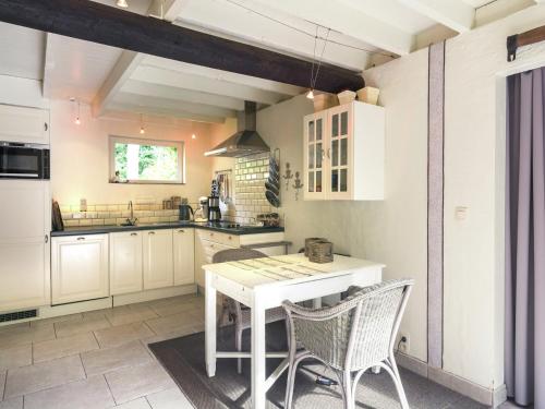 Una cocina o cocineta en Charming Retreat, Veldegem