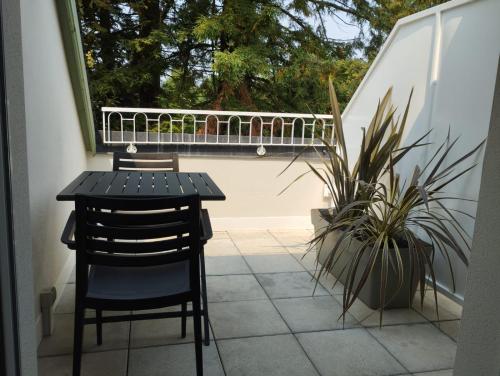 Μπαλκόνι ή βεράντα στο Studio cosy avec terrasse dans résidence avec piscine, proche thermes et centre ville