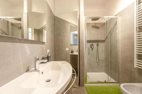 Ένα μπάνιο στο Il Parco Apartments