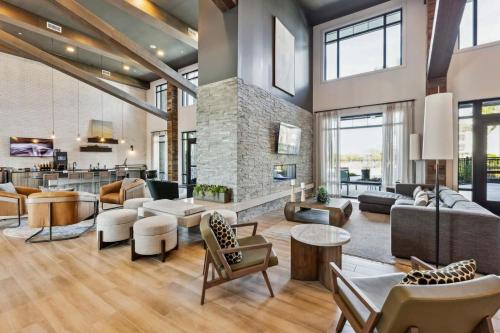 Ruang duduk di Landing at Sereno - 3 Bedrooms in Wimauma