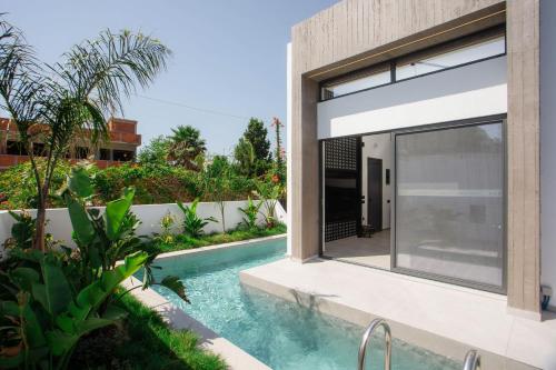 Kolam renang di atau dekat dengan Three Doors Villa Complex