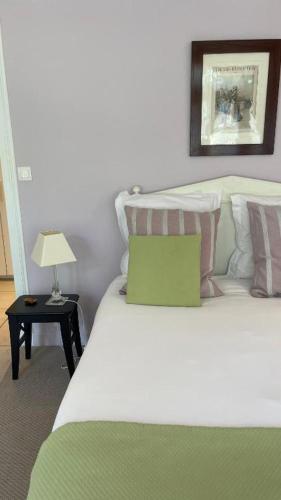Cama o camas de una habitación en Chambres d'hôtes du Bas Manoir