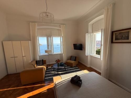 Onyx Apartments 2 & 4