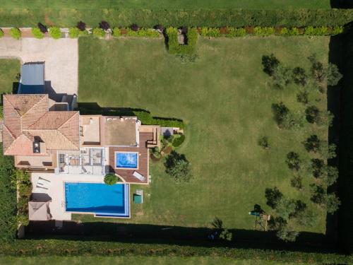 Πισίνα στο ή κοντά στο Sani Waterscape Villa