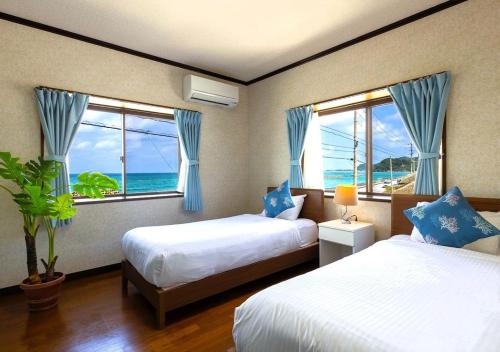 Giường trong phòng chung tại SEA SIDE HOUSE Ogimi / Vacation STAY 9241