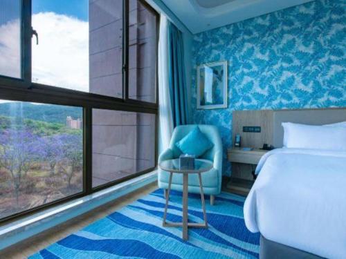 Ένα ή περισσότερα κρεβάτια σε δωμάτιο στο Emerald Bay Hotel