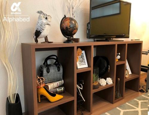 a entertainment center with a television and a bird on it at Alphabed TakamatsuHyogomachi 602 / Vacation STAY 21871 in Takamatsu