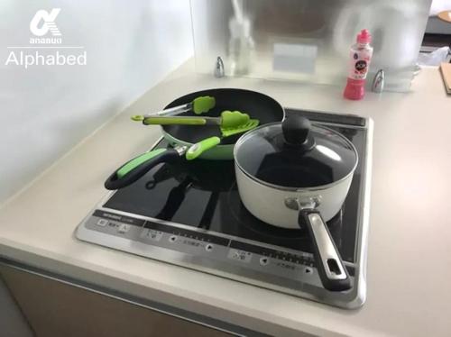 einen Topf auf einem Herd in einer Küche in der Unterkunft Alphabed TakamatsuFurujinmachi 902 / Vacation STAY 21916 in Takamatsu