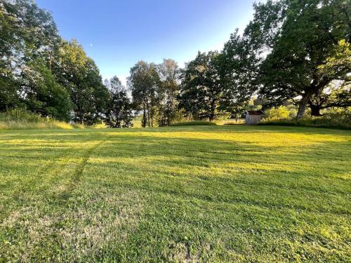 Apartment on a farm with lake viewにある庭