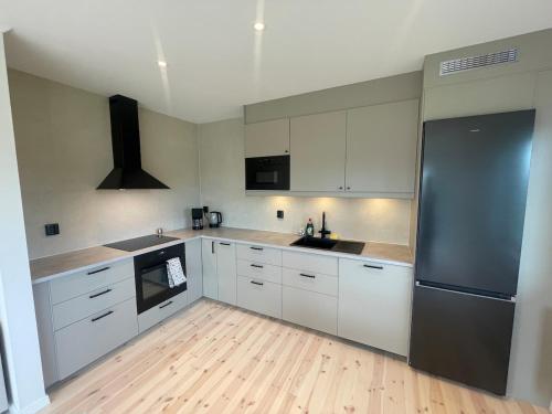 Apartment on a farm with lake viewにあるキッチンまたは簡易キッチン