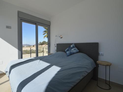 Ένα ή περισσότερα κρεβάτια σε δωμάτιο στο Sunny Villa with Fenced Garden