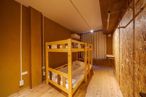una stanza con due letti a castello di Linden Haus BEPPU - Vacation STAY 54769 a Beppu