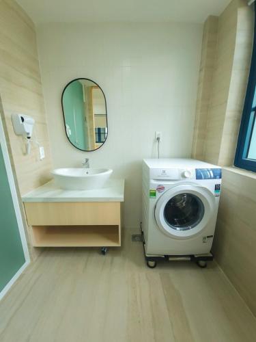 a washing machine in a bathroom with a sink at Villa Nova Quân Nhân 3 in Phan Thiet