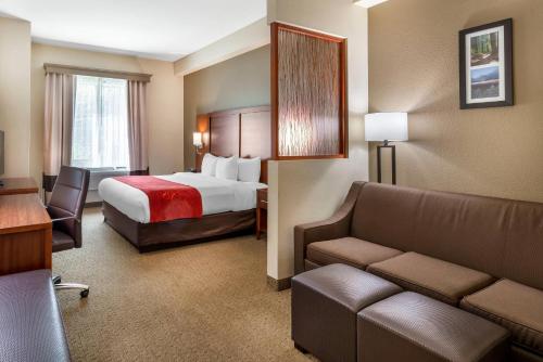 Katil atau katil-katil dalam bilik di Comfort Suites Eugene University