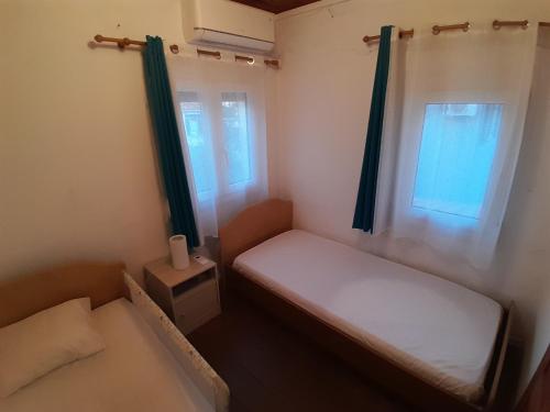 Кровать или кровати в номере Limnos Classic, Limani 7