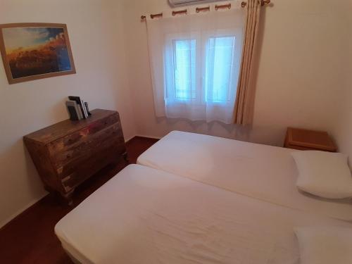 Кровать или кровати в номере Limnos Classic, Limani 7
