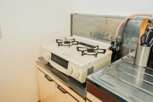 a stove top oven sitting on top of a kitchen counter at Birch&Lake in Teshikaga