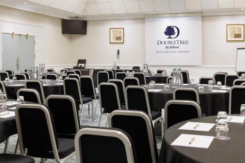Zona business o sala conferenze di DoubleTree by Hilton Manchester Airport
