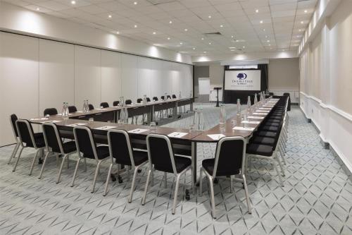 Zona business o sala conferenze di DoubleTree by Hilton Manchester Airport