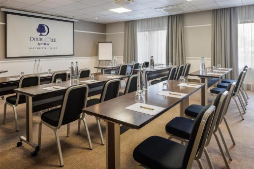 Zona business o sala conferenze di DoubleTree by Hilton Manchester Airport